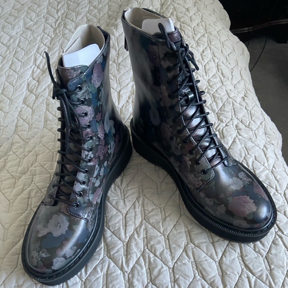 Kendall + Kylie NWT flowered combat boots - Picture 3 of 6